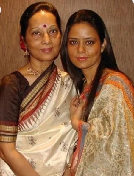 Mahua Moitra — Early Life and Family